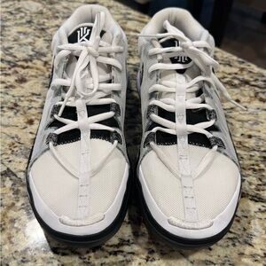 Nike Kyrie Flytrap 6 - 7.5M - Basketball Shoes